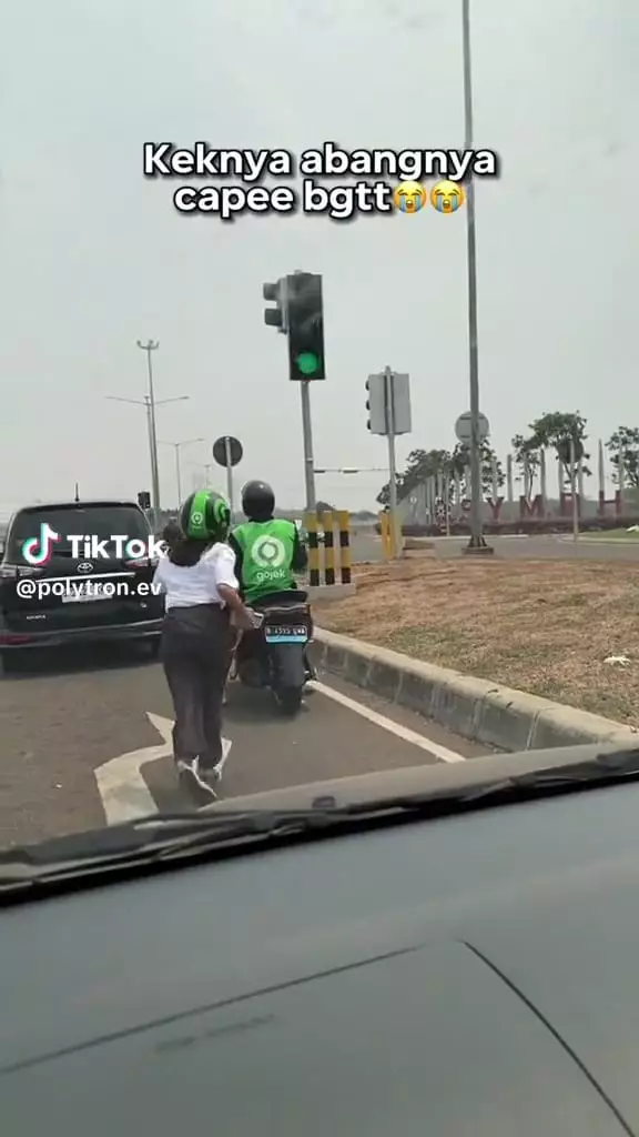 Ditinggal driver ojol karena alasan sepele © TikTok Ditinggal driver ojol karena alasan sepele © TikTok