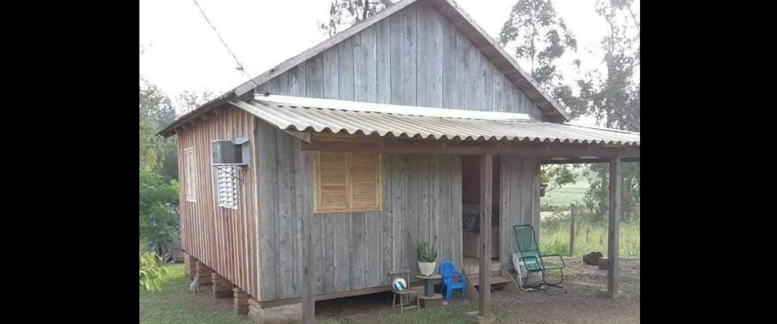 Hunian kayu tampak sederhana ini interiornya tertata & resik bikin betah di rumah, intip 11 potretnya
