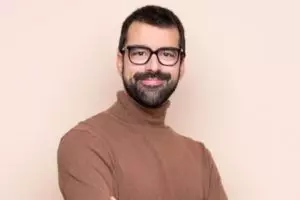 Lebat tanpa tambahan minyak zaitun, ini trik menumbuhkan kumis secara alami pakai 1 jenis bumbu dapur