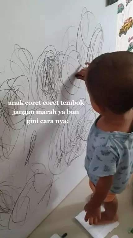 hilangkan coretan krayon di tembok © TikTok