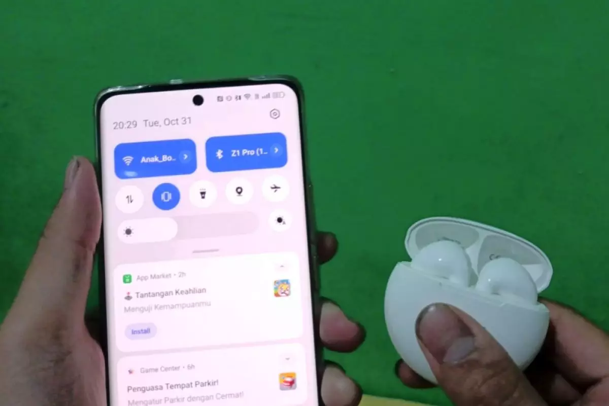 Begini cara memperbaiki masalah TWS dan casingnya yang tidak bisa di-charge
