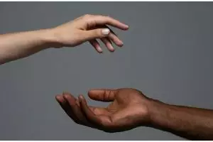 Tanpa mentimun, ini cara optimalkan body lotion untuk cerahkan kulit tangan kusam pakai 1 bahan rempah