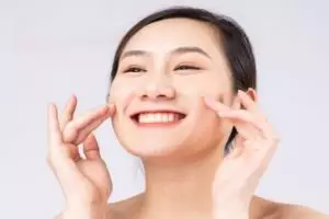 Hasilnya terlihat dalam 3 hari, ini trik memutihkan wajah kusam akibat pigmentasi pakai 4 bahan alami