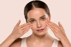 Tanpa tambahan timun dan kentang, begini trik samarkan kantung mata hitam pakai 3 bahan dapur