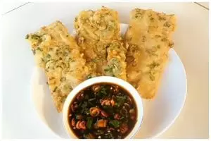 Tanpa baking powder, cara goreng tempe agar renyah & tak menyerap banyak minyak pakai 1 bahan dapur