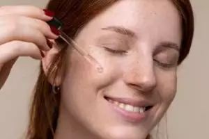 11 Rekomendasi skincare untuk flek hitam merek lokal harga di bawah Rp 150 ribu, wajah mulus antinoda