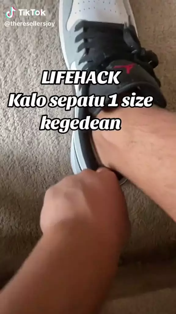 Akali sepatu kebesaran dengan freezer © TikTok