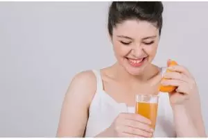 Tanpa kombinasi alpukat, ini trik membuat minuman kolagen agar kulit kencang di usia 60 pakai 1 buah