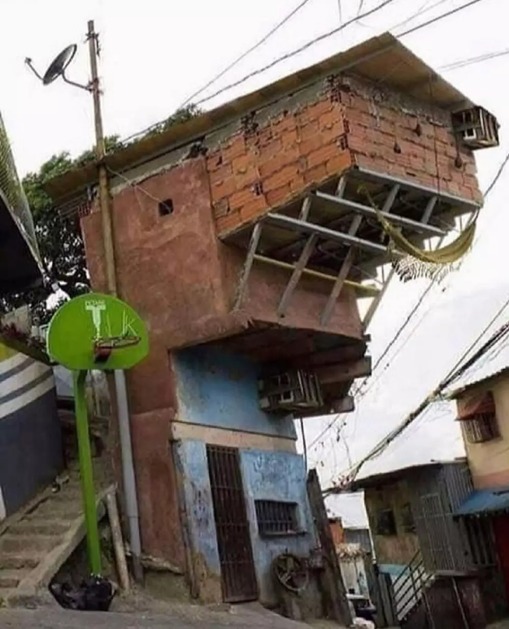 Potret kocak desain nyeleneh rumah Berbagai sumber