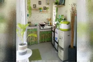7 Potret dapur mungil serba hijau ini visualnya apik bikin mata segar, berasa masak santai di outdoor