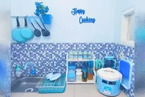 10 Potret dapur sepetak tanpa kitchen set ini estetik bikin mupeng, penataannya buat warganet salfok