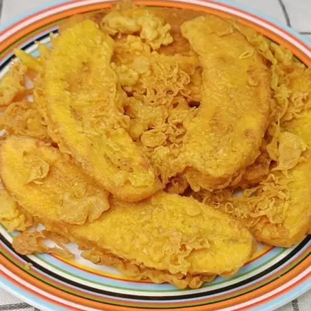Cuma pakai 1 adonan, ini trik bikin pisang goreng keriting krispi meski tanpa margarin dan baking soda