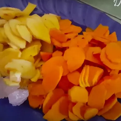 Nggak perlu dicuci, ini cara cepat bersihkan noda kunyit di pisau cuma pakai 1 bahan sambal