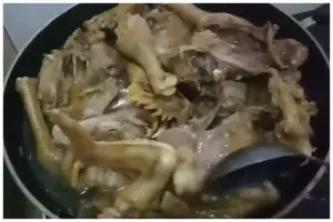 Tanpa presto, ini cara merebus ayam kampung empuk dalam 12 menit meski tak pakai jahe atau daun pepaya