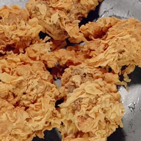 Tanpa baking soda dan putih telur, ini trik bikin ayam goreng krispi yang keriting dan renyah seharian