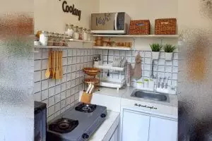 10 Potret dapur sepetak tanpa kitchen set ini penataannya estetik dan tak sumpek, nuansanya jadi mewah