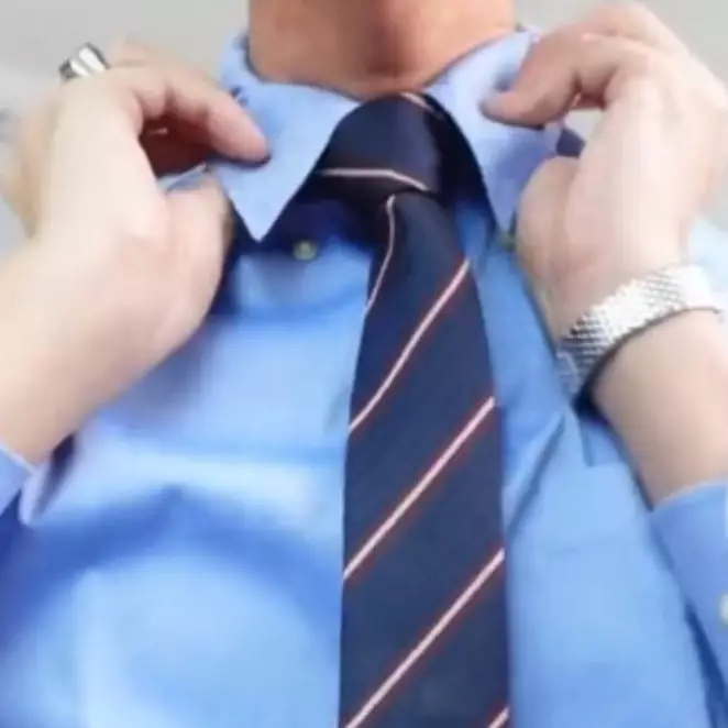 Tampil stylish nggak perlu lama, ini cara pakai dasi auto rapi nggak ribet cuma butuh waktu 10 detik