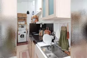 9 Potret dapur segaris bergaya skandinavian ini mewah dan elegan, meski sempit bikin betah masak