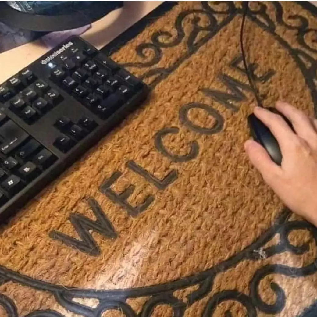 11 Potret kocak benda di meja komputer ini saking nyelenehnya bikin orang yang mau pakai jadi bingung