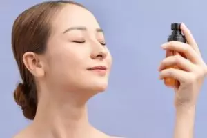 Tak perlu beli masker kolagen, ini cara kencangkan wajah kendur pakai spray dari 1 jenis sayuran