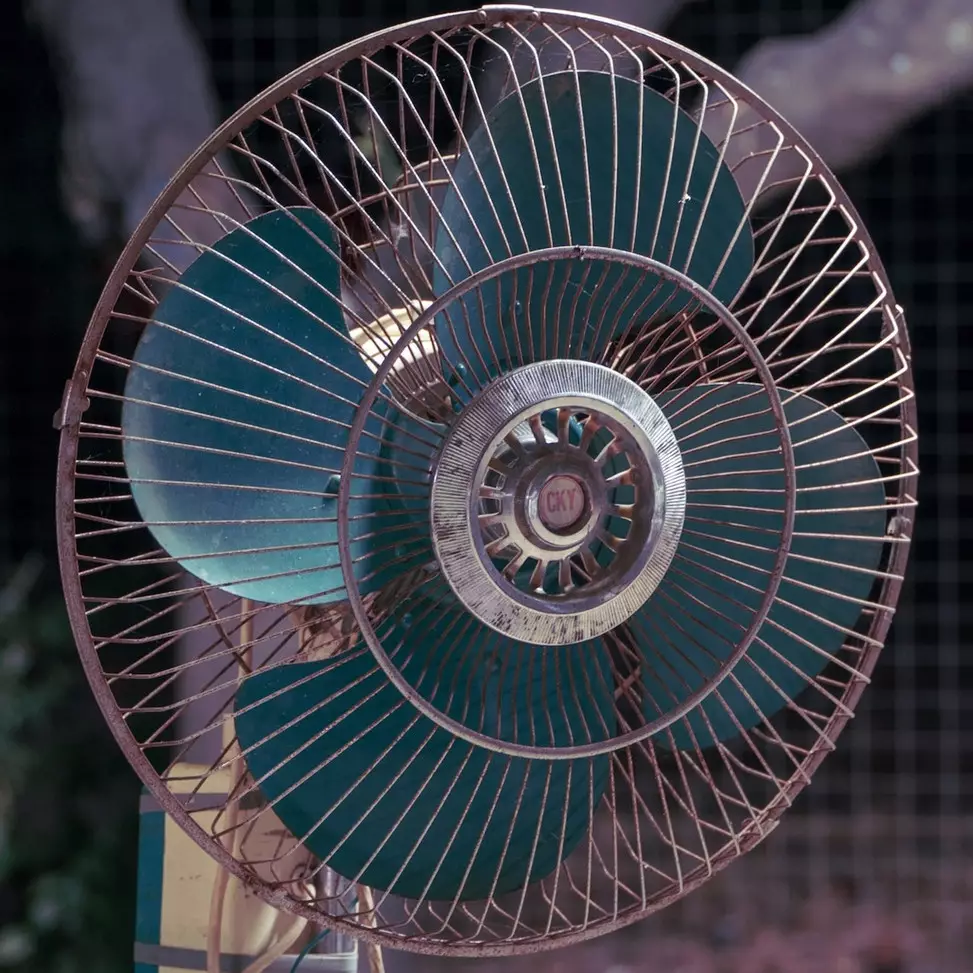 Rumah dijamin nggak gerah, trik bikin kipas angin sedingin AC ini cuma andalkan 1 bahan minuman