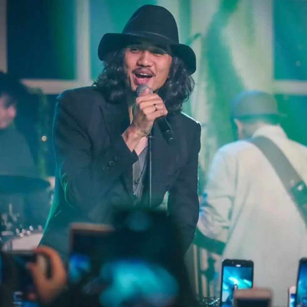 9 Pesona Duta Sheila On 7 di Tepok Bulu 2023, momen saat cium sang istri bikin warganet baper