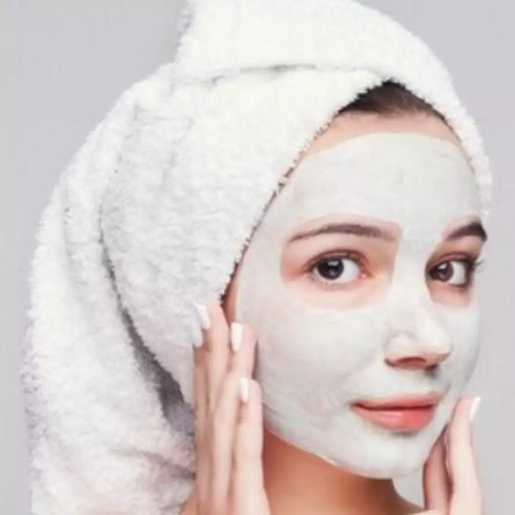 Putih tanpa infus whitening, ini trik meratakan warna kulit wajah kusam pakai masker dari 1 jenis buah