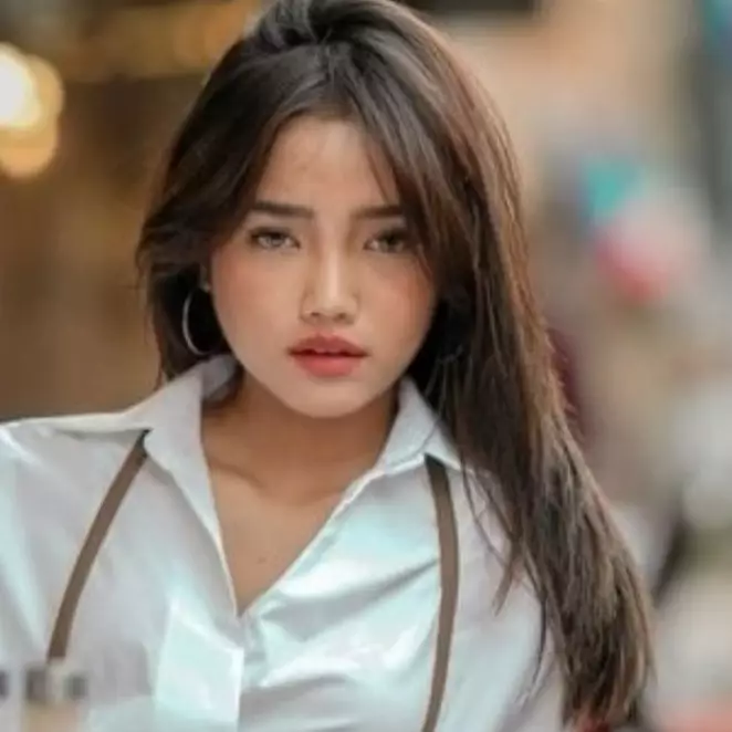 Sikap ramah Fuji bertemu Aaliyah Massaid hingga ajak salaman, netizen salfok tatapan mata Thariq