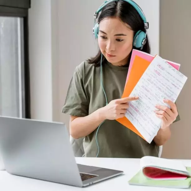 Contoh kata nomina umum dan abstrak freepik.com