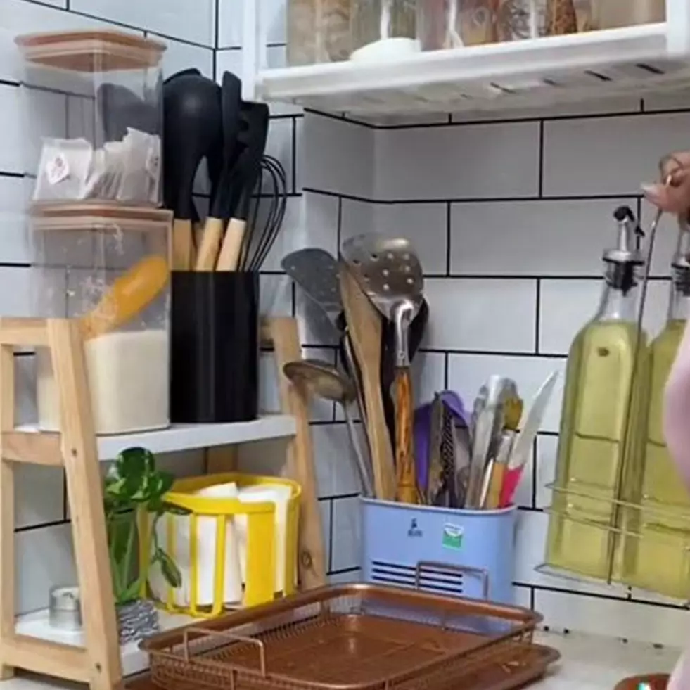 Estetik tak perlu kitchen set, 9 potret dapur tanpa lemari &amp; kabinet ini pas buat renovasi bujet hemat