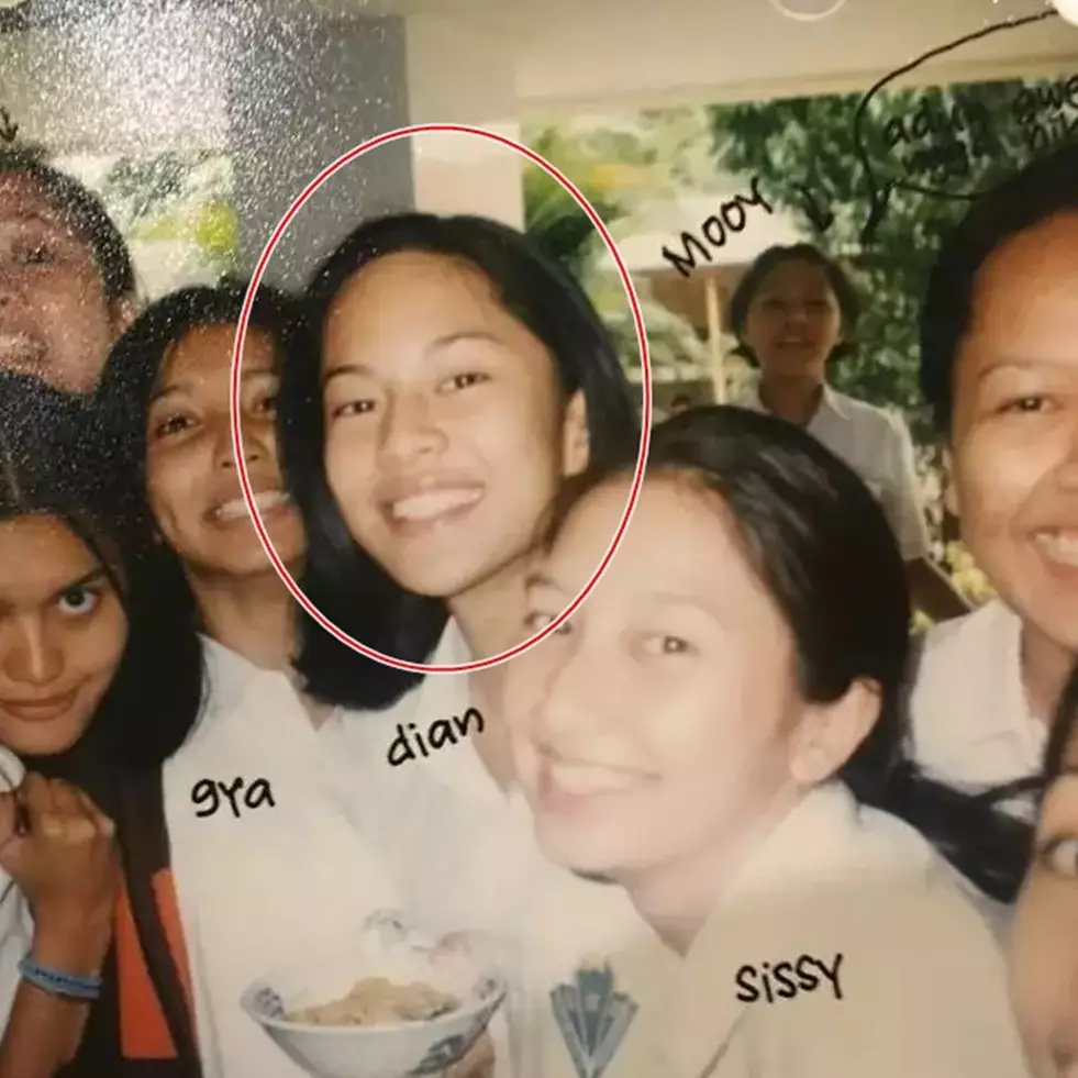 Begini potret lawas 13 seleb cantik era 90-an saat SMA, masa muda Mulan Jameela bak beda orang