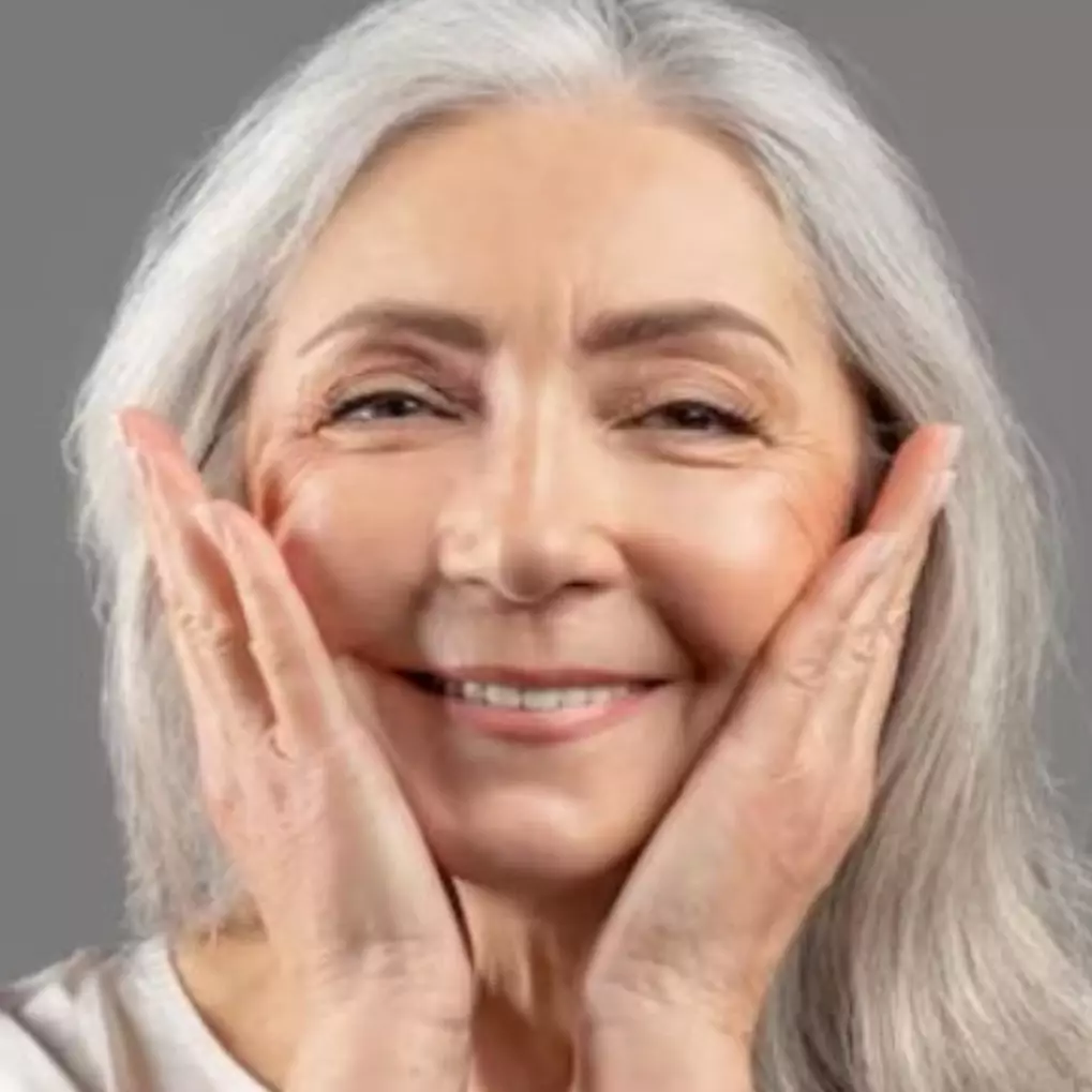 Umur 50 jadi tampak 20 tahun lebih muda, ini trik mengencangkan wajah kendur pakai 1 jenis daun