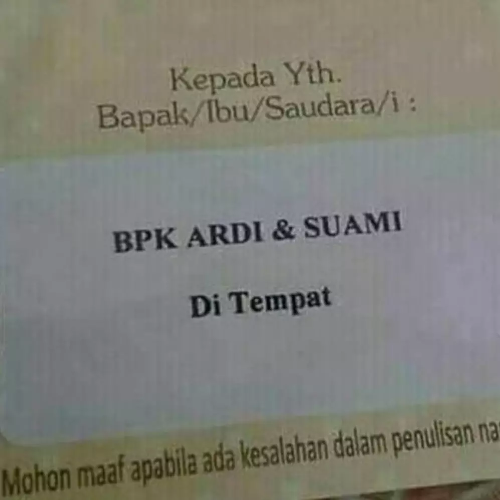 11 Potret kocak nama di undangan nikah ini bikin gagal paham, emang boleh senyeleneh itu?