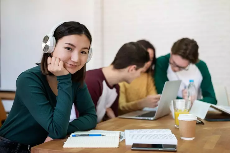 rumus titik puncak fungsi kuadrat © 2023 brilio.net