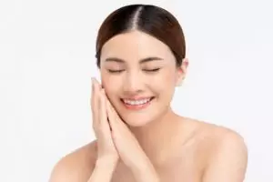 Tanpa produk bleaching, ini trik memutihkan kulit wajah dan tubuh pakai scrub dari 1 bahan minuman