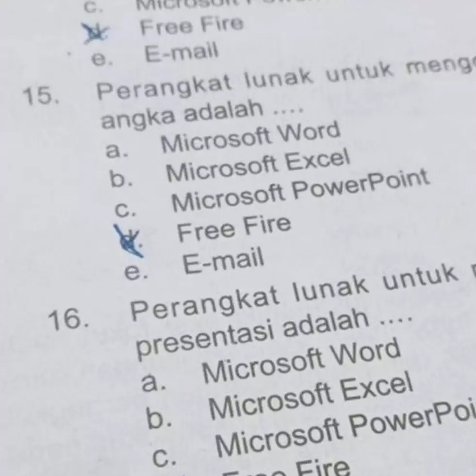 11 Potret kocak soal pilihan ganda ini bikin gagal paham, mungkin pembuatnya lelah