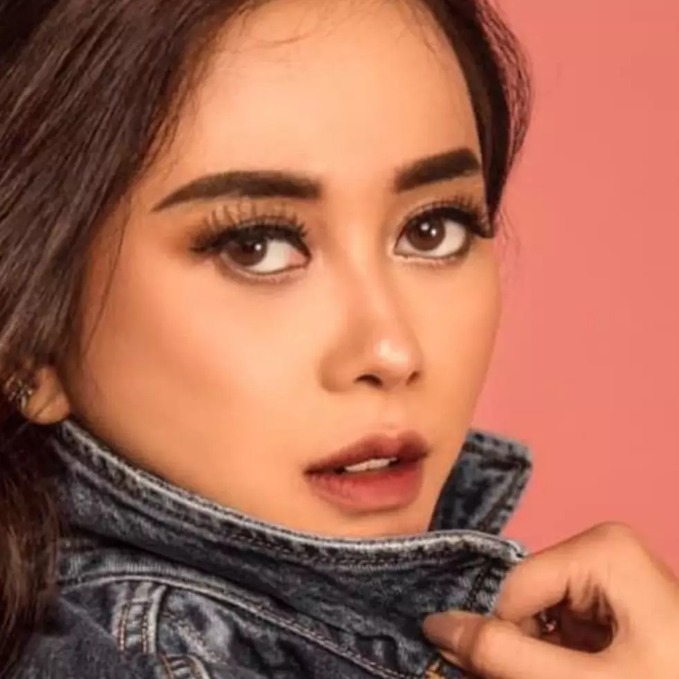 Habiskan Rp 50 juta sekali perawatan, begini 7 pesona Aura Kasih saat pakai dan tanpa makeup