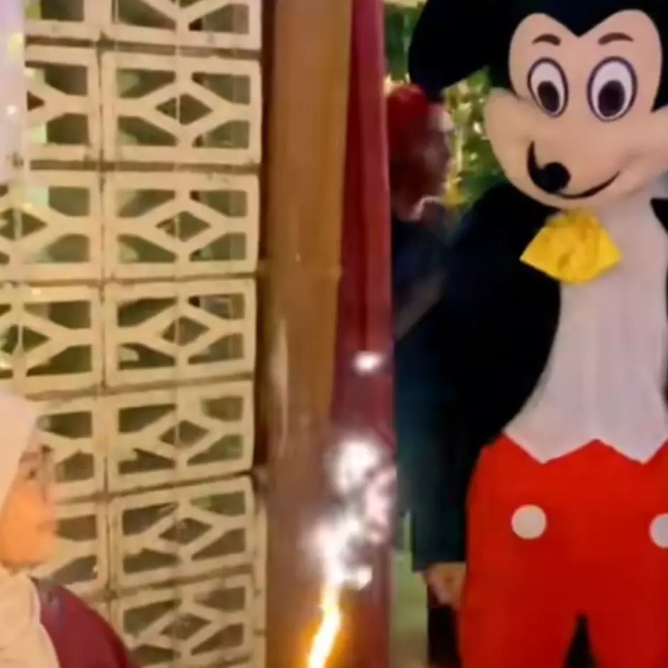 Dikira badut ulang tahun biasa, wanita ini langsung syok saat tahu sosok asli orang di balik topeng