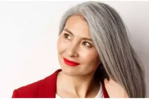 Tanpa ditutup semir, ini cara melenyapkan rambut beruban hanya pakai hair oil dari 1 bumbu dapur