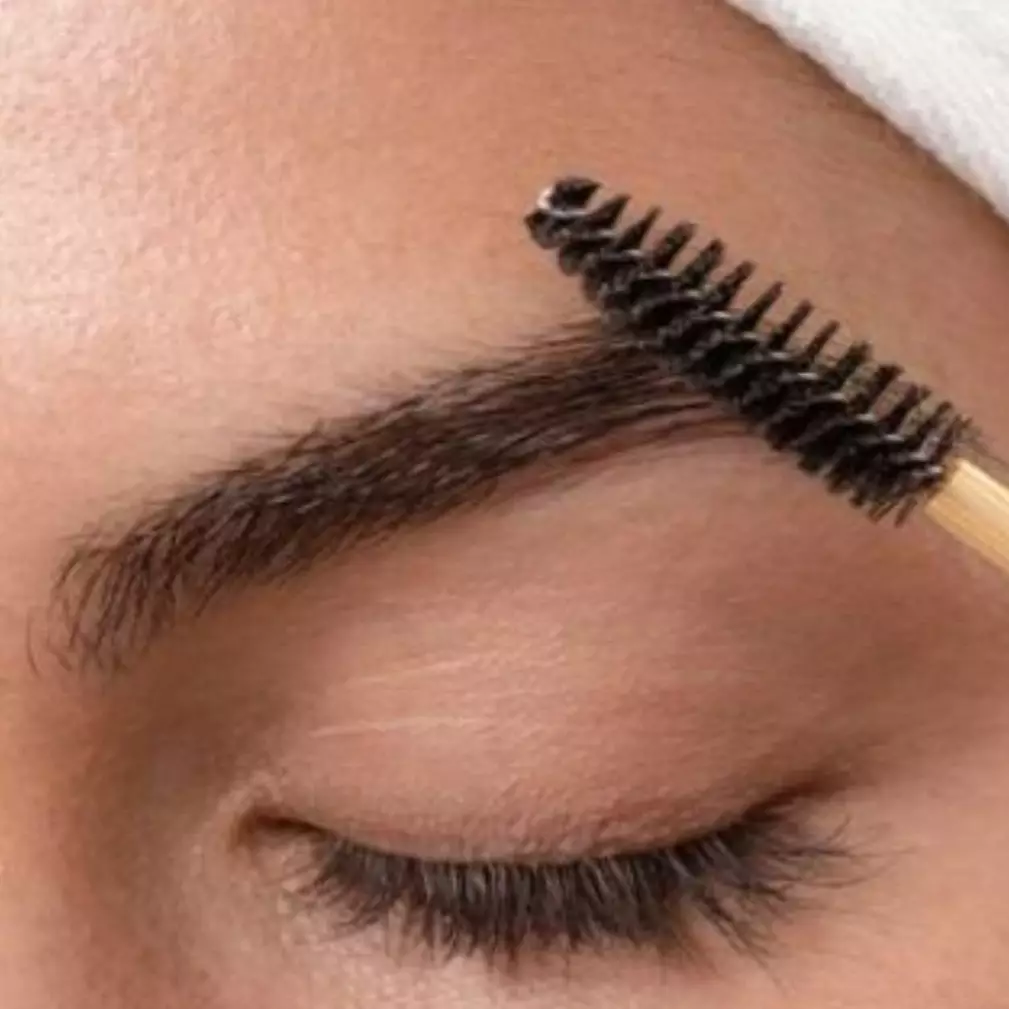 Lebat dan panjang tanpa minyak zaitun, ini trik menebalkan alis cuma pakai 1 sumber protein