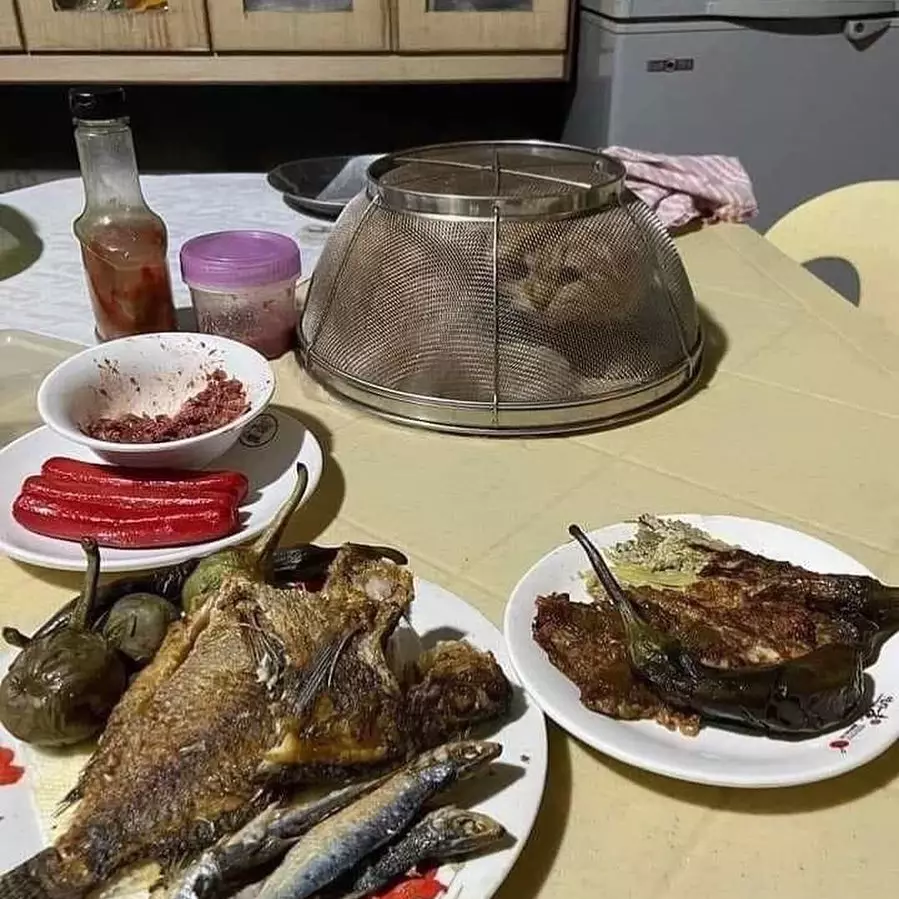 meja makan kocak © berbagai sumber meja makan kocak © berbagai sumber
