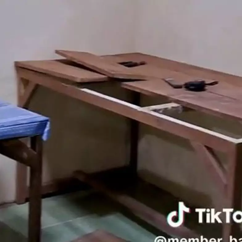 Bukan dicor pakai semen, 11 potret makeover dapur gunakan meja kayu ini hasilnya nggak kalah keren