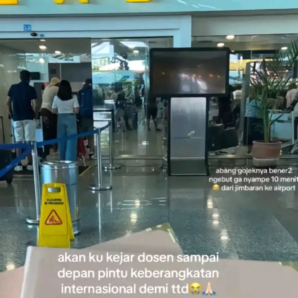 Definisi kejar ilmu sampai ke Cina, wanita ini rela nyusul dosen sampai bandara cuma untuk minta TTD