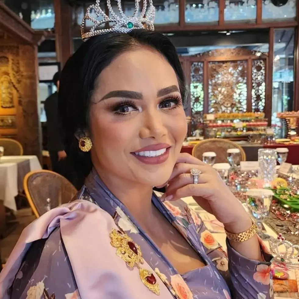 Wajah naturalnya diejek kusam, begini 9 potret saat Krisdayanti pakai dan tanpa makeup
