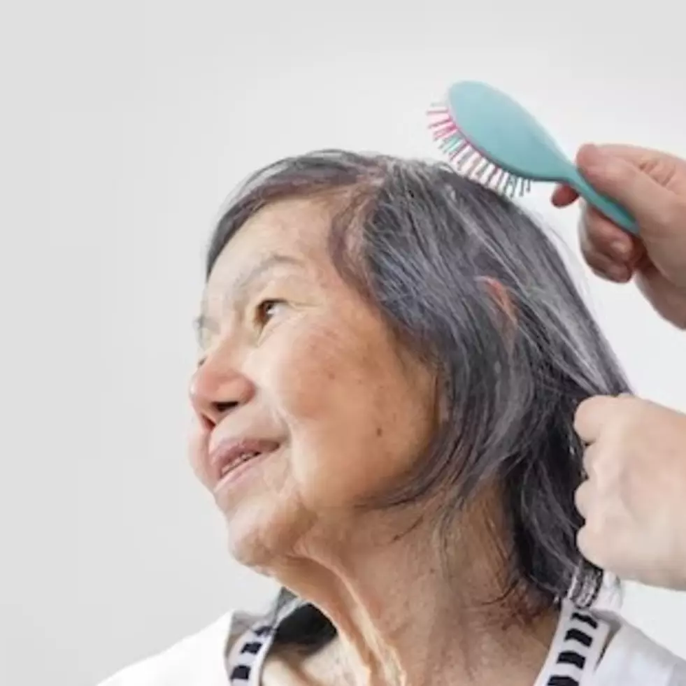 Tanpa beli produknya, ini trik bikin hair oil pencegah rambut rontok dan beruban pakai 2 bumbu masak