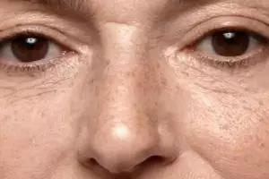 Tanpa tambahan putih telur, ini trik pudarkan kerutan dan wajah kendur pakai 1 pewarna alami