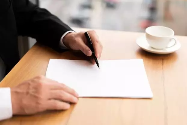 Contoh surat formal dalam bahasa Inggris freepik.com