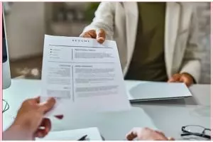 Contoh CV dalam bahasa Inggris, lengkap dengan struktur tulisan dan tips dan trik agar menarik