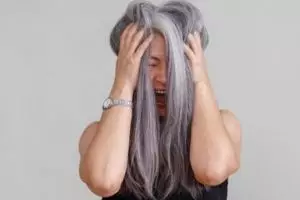 Hitam merata tanpa semir dan cengkeh, ini trik mengurangi tumbuhnya uban dini pakai 1 jenis minyak