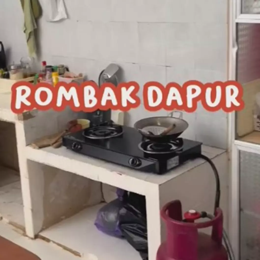 11 Potret dapur berantakan tanpa kitchen set ini dirombak auto mewah pakai mini bar, estetik pol